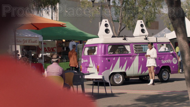 Spotify Bus in Insecure S04E05 Lowkey Movin' On (2020)