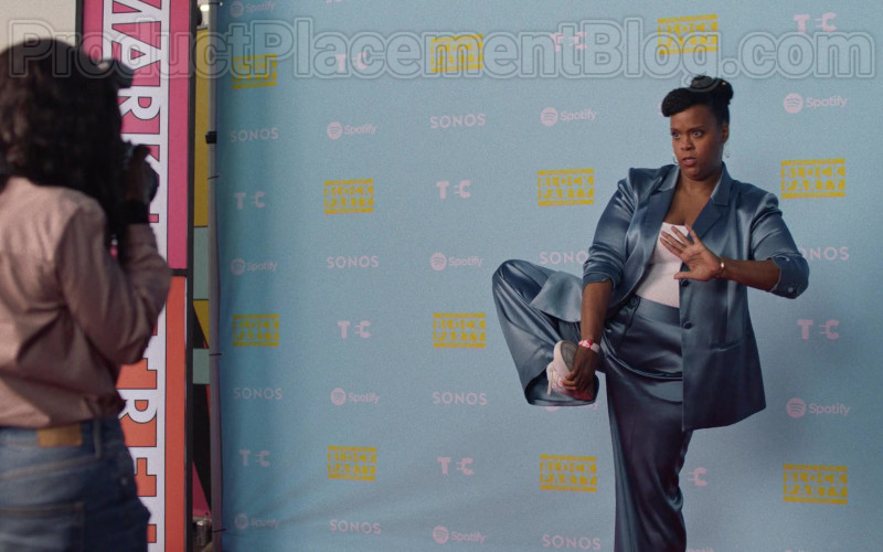 Spotify, TecLeimert and Sonos Logos in Insecure S04E05 (1)