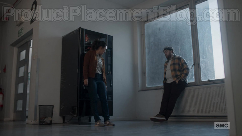 TV Show Actress Sandra Oh as Eve Polastri Wearing New Balance Grey Trainers in Killing Eve S03E06 (2)