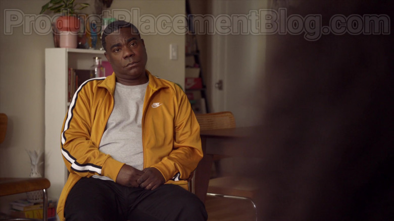 Tracy Morgan as Tray Wearing Nike Yellow Track Jacket Outfit in The Last O.G. S03E07 TV Series (3)