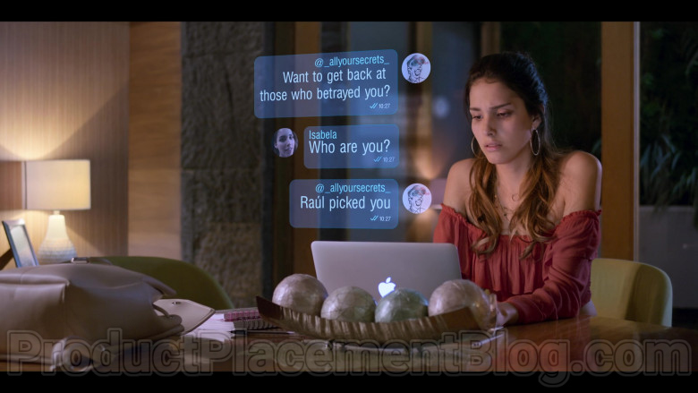 Zión Moreno as Isabela Using Apple MacBook Laptop in Control Z S01E01 TV Show by Netflix (2)