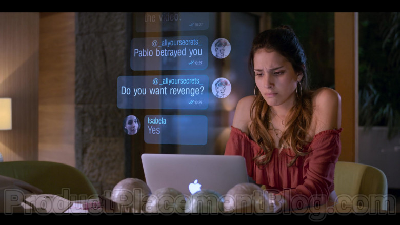 Zión Moreno as Isabela Using Apple MacBook Laptop in Control Z S01E01 TV Show by Netflix (3)
