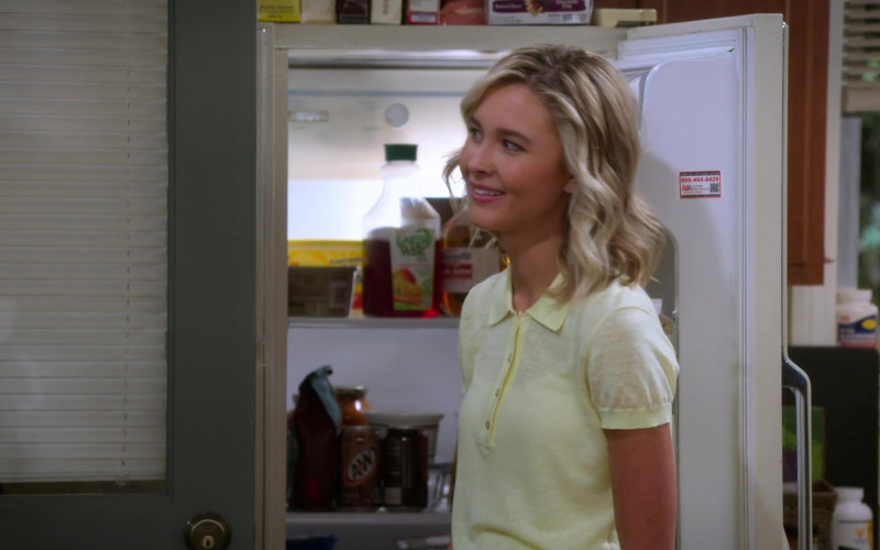 A&W Root Beer Can in Alexa & Katie S04E06 The Smoke Show (2020)