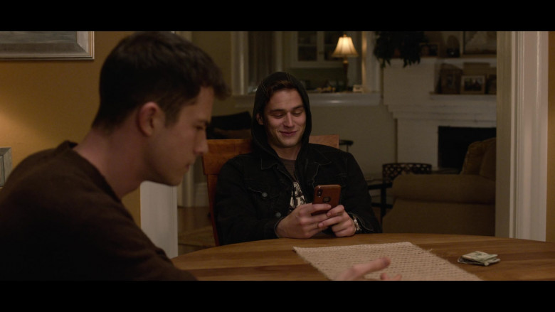 Actor Wearing Hoodie and Using Apple iPhone Smartphone in 13 Reasons Why S04E08 TV Show