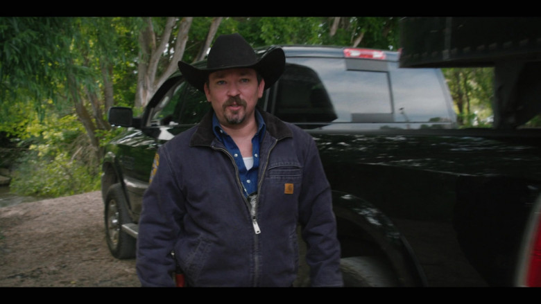 Actor Wears Carhartt Jacket Outfit in Yellowstone S03E02 (2)