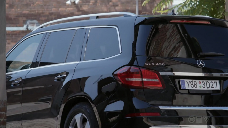 Actors Driving Mercedes-Benz GLS 450 4Matic Car in Blindspot S05E04 And My Axe! (2021)