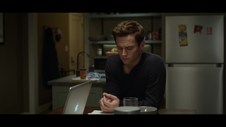 Actors Using Apple MacBook Laptops in 13 Reasons Why S04E04 Netflix TV Series (2)