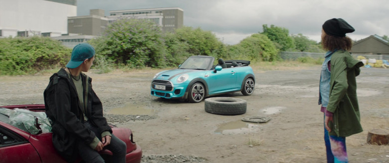 Actress Driving Mini Cooper Convertible Car in Four Kids and It 2020 Movie (1)