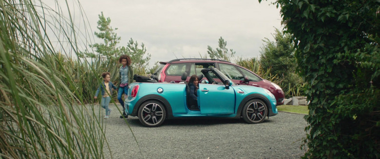 Actress Driving Mini Cooper Convertible Car in Four Kids and It 2020 Movie (4)