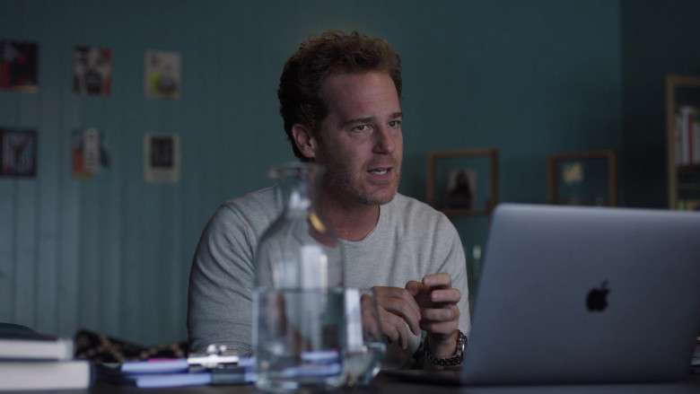 Adam James as Julian Using Apple MacBook Laptop in I May Destroy You S01E01 TV Series