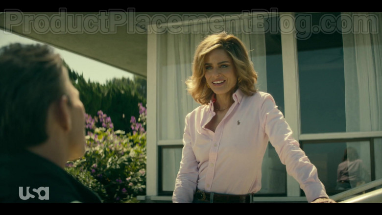 Amanda Peet as Betty Broderick Wearing Ralph Lauren Pink Shirt in Dirty John S02E01 TV Show (3)