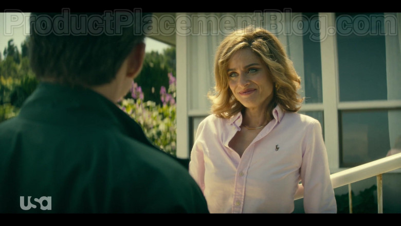 Amanda Peet as Betty Broderick Wearing Ralph Lauren Pink Shirt in Dirty John S02E01 TV Show (4)