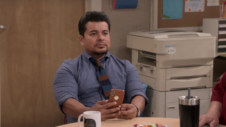 Apple iPhone Smartphone Used by Jacob Vargas as Tony Ochoa in Mr. Iglesias S02E03 (2)