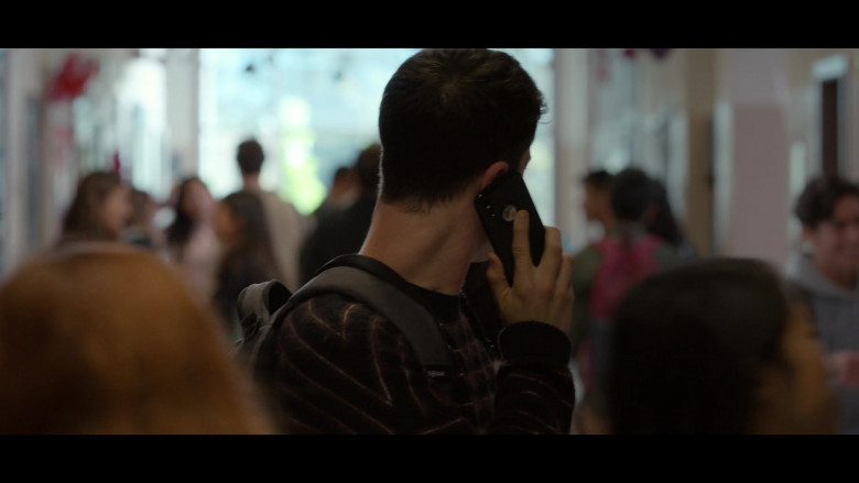 Apple iPhone Smartphone of Dylan Minnette as Clay Jensen in 13 Reasons Why S04E03 Valentine's Day (2020)