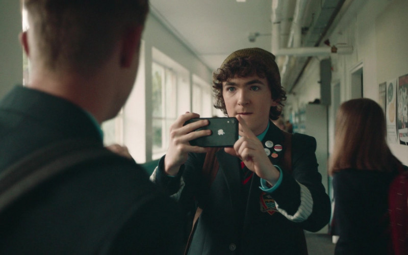Apple iPhone of Brenock O'Connor as Tom in Alex Rider S01E01 (1)