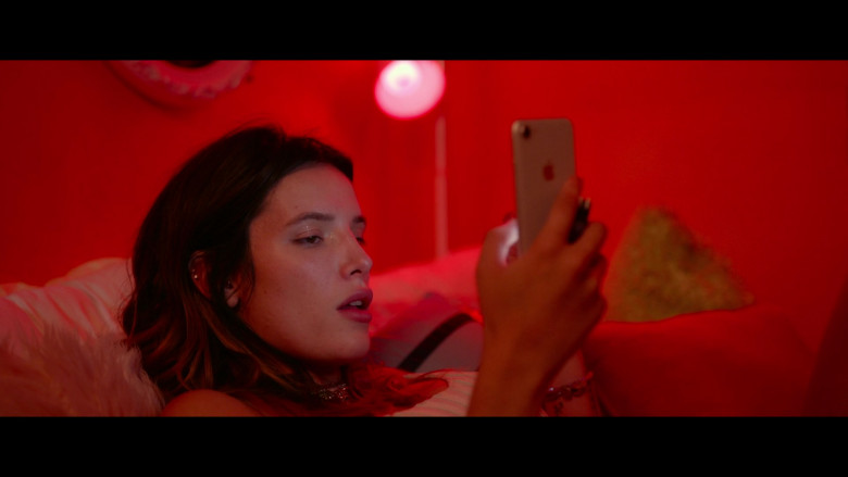 Bella Thorne as Arielle Summers Using Apple iPhone Smartphone in Infamous 2020 Movie (2)