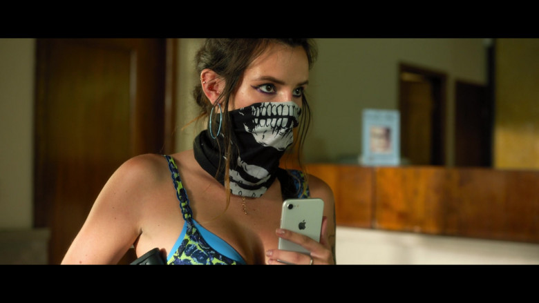 Bella Thorne as Arielle Summers Using Apple iPhone Smartphone in Infamous 2020 Movie (9)
