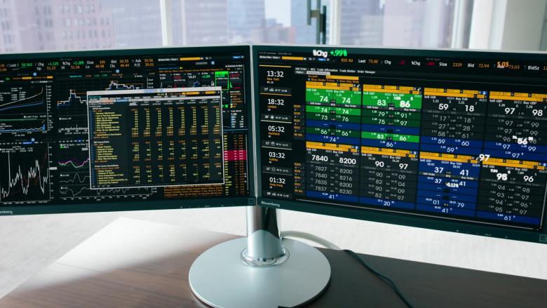 Bloomberg Terminals Used by Damian Lewis as Bobby Axelrod In Billions S05E07 (4)