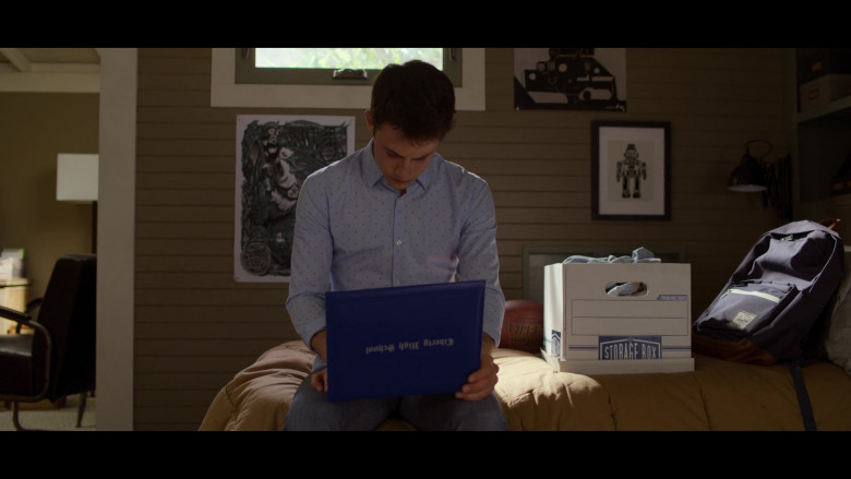 Dylan Minnette as Clay Jensen Wearing Polka Dot Shirt, Blue Jeans Outfit and Using Herschel Backpack in 13 Reasons Why S04E10 TV Show