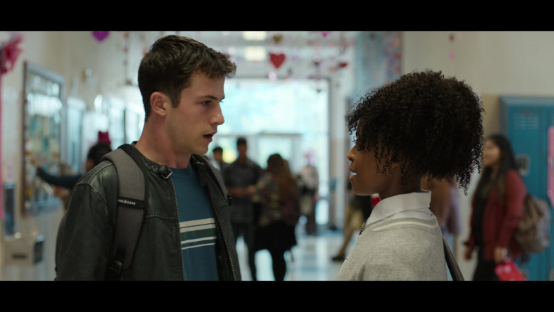 Dylan Minnette as Clay Wearing Leather Jacket and Using SwissGear Backpack in 13 Reasons Why S04E03 (1)