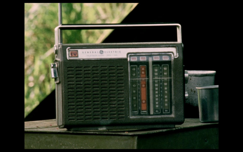 General Electric Radio in Da 5 Bloods (2020)