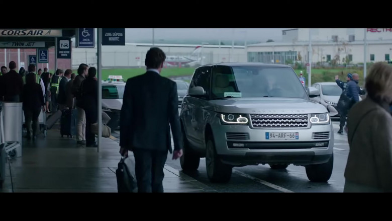 Jessica Chastain Driving Land Rover Range Rover Vogue SUV in Ava Movie (1)