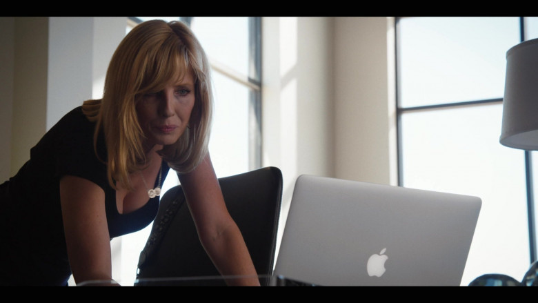 Kelly Reilly as Beth Dutton Using Apple MacBook Laptop in Yellowstone S03E02 TV Show (1)