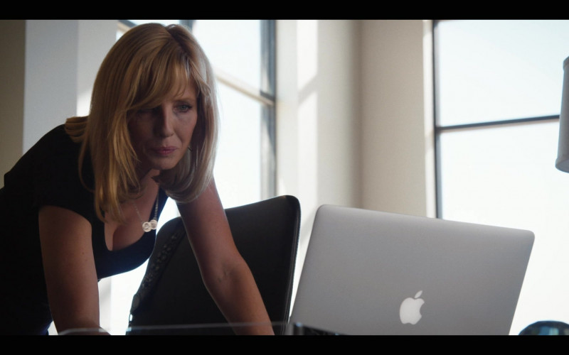 Kelly Reilly as Beth Dutton Using Apple MacBook Laptop in Yellowstone S03E02 TV Show (1)