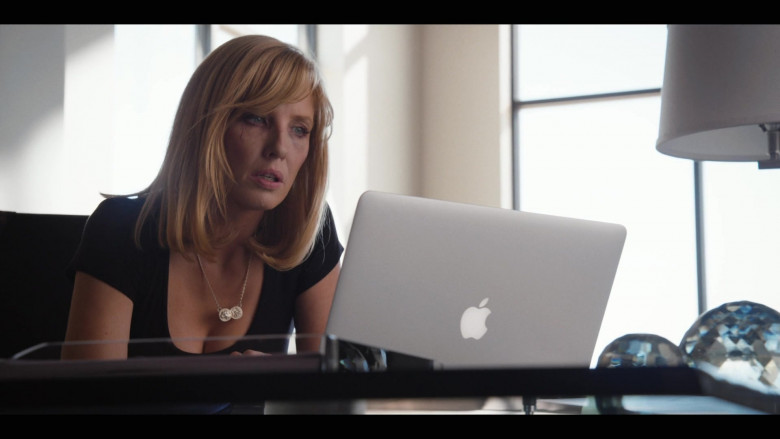 Kelly Reilly as Beth Dutton Using Apple MacBook Laptop in Yellowstone S03E02 TV Show (2)