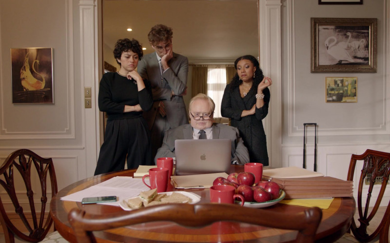 Louie Anderson Using Apple MacBook Pro Laptop in Search Party Season 3 TV Show (1)