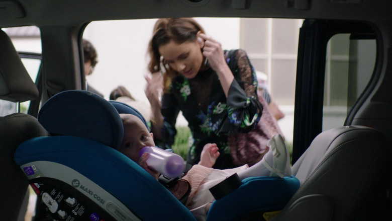 Maxi-Cosi Car Seat in Council of Dads S01E07 The Best-Laid Plans (2020)