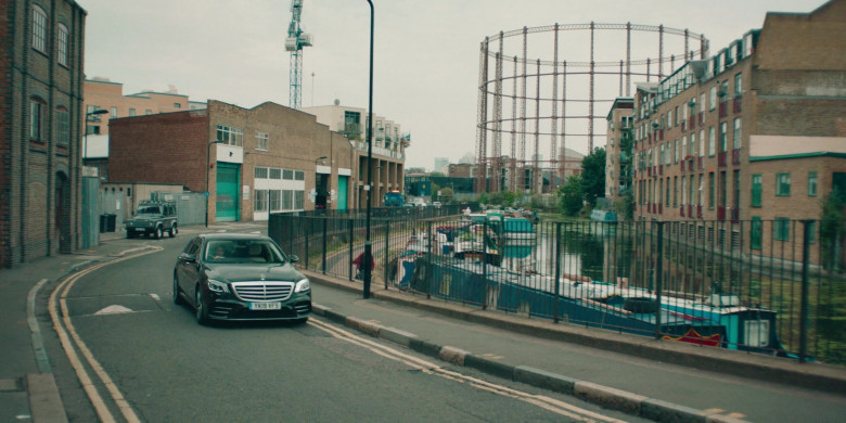 Mercedes-Benz S-Class Car in Alex Rider S01E01 (1)