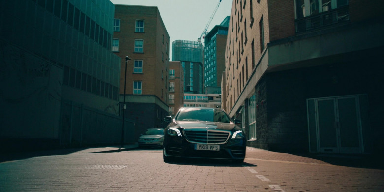 Mercedes-Benz S-Class Car in Alex Rider S01E01 (2)