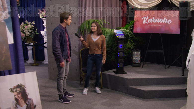 Michael Campion as Jackson Wearing Nike Lunar Skyelux Running Shoes in Fuller House S05E11 TV Series (2)