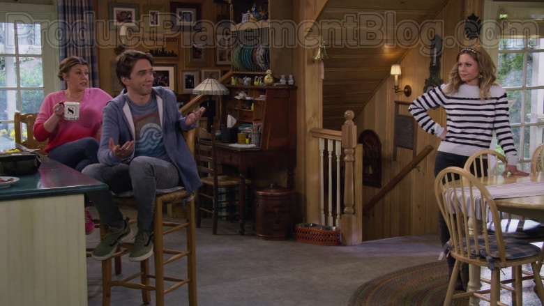 Michael Campion as Jackson Wearing Vans Old Skool Vintage Green Shoes in Fuller House S05E14 TV Show (3)