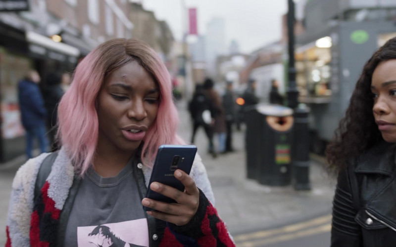 Michaela Coel as Arabella Using Samsung Galaxy Mobile Phone in I May Destroy You S01E02 TV Show