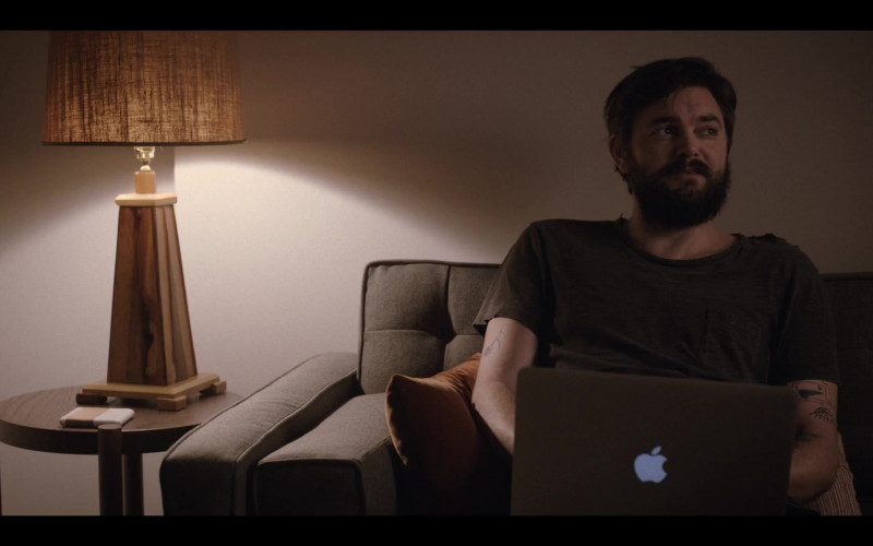 Nick Thune Using Apple MacBook Laptop in Love Life S01E06 Love Life HBO Max TV Series (1)