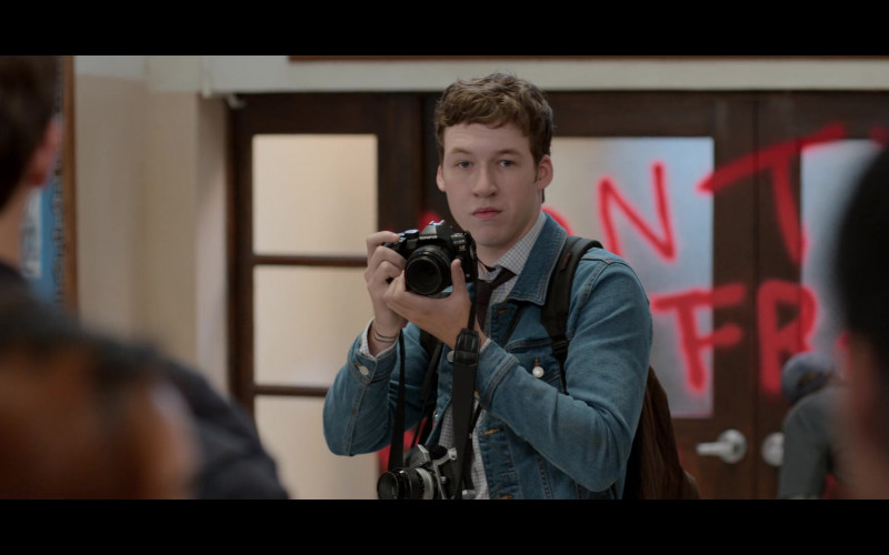 Olympus Camera of Devin Druid as Tyler in 13 Reasons Why S04E02 College Tour (2020)