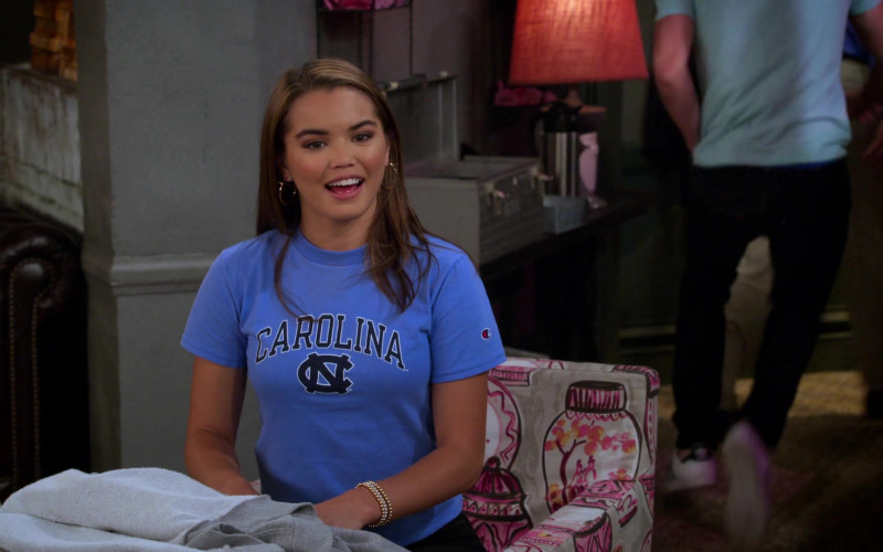 Paris Berelc Wears Champion Carolina Blue T-Shirt Outfit in Alexa & Katie S04E06 (1)
