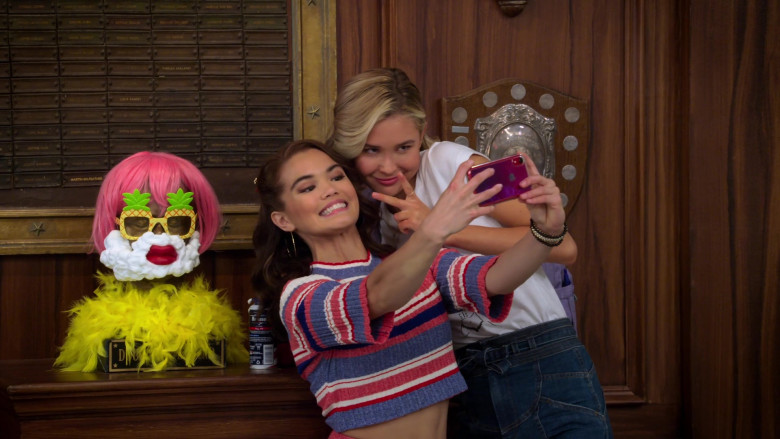 Paris Berelc Wears Crop Top Outfit and Holding Apple iPhone Smartphone in Alexa & Katie S04E01 TV Show