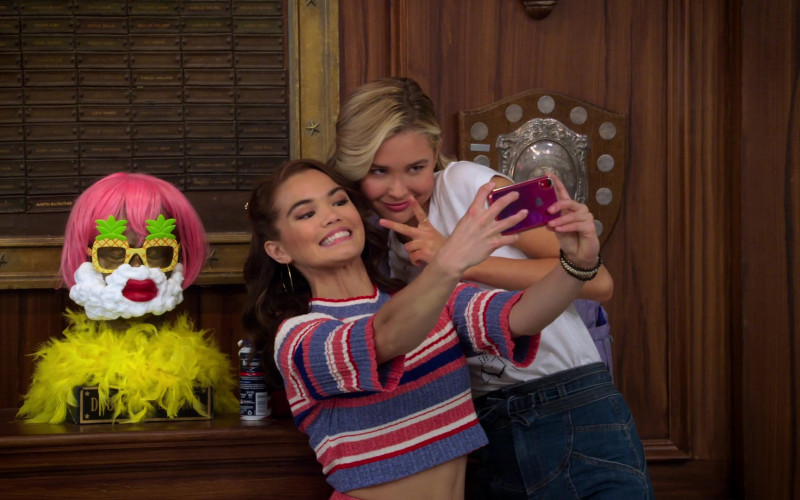 Paris Berelc Wears Crop Top Outfit and Holding Apple iPhone Smartphone in Alexa & Katie S04E01 TV Show