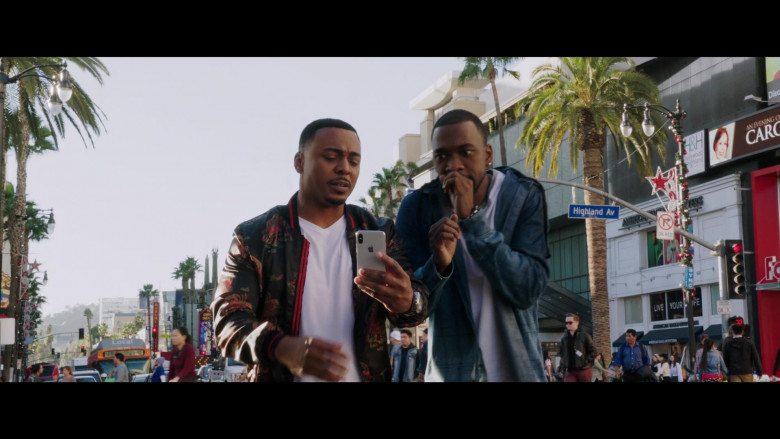 RonReaco Lee Using Apple iPhone Smartphone in 2 Minutes of Fame Film