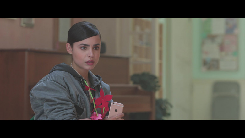 Sofia Carson Using Apple iPhone Smartphone in Feel the Beat 2020 Film (4)