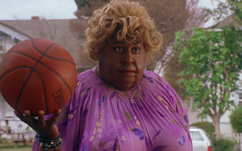 Spalding Basketball Held by Martin Lawrence in Big Momma's House (2000)