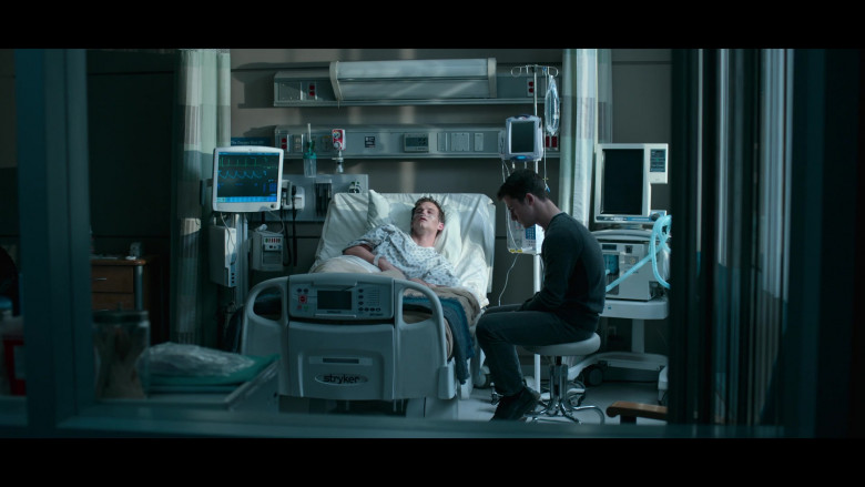 Stryker Medical Bed in 13 Reasons Why S04E10 TV Show by Netflix (1)