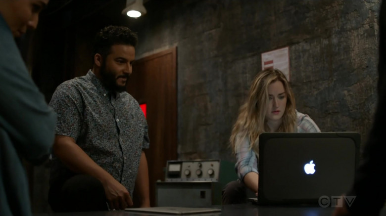 TV Series Actors Using MacBook Laptop by Apple in Blindspot S05E04