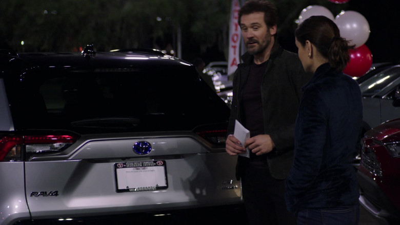 Toyota RAV4 SUV In Council Of Dads S01E07 