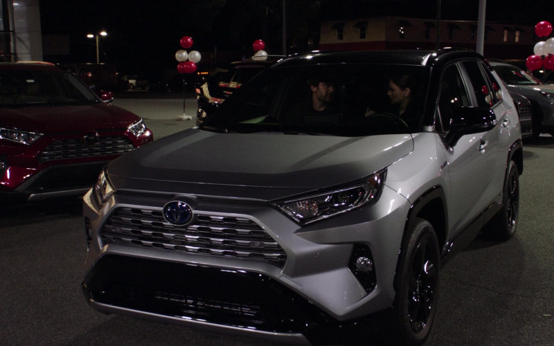 Toyota RAV4 SUV in Council of Dads S01E07 (3)
