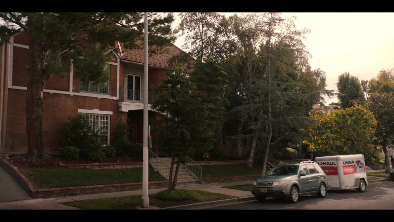 U-Haul Trailer in Love, Victor S01E01 Welcome to Creekwood (1)