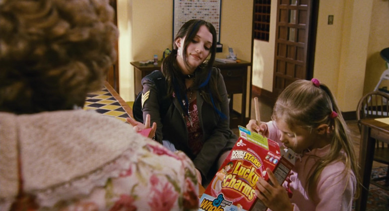 Young Chloë Grace Moretz Enjoying General Mills Lucky Charms Cereal in Big Momma’s House 2 Film (5)